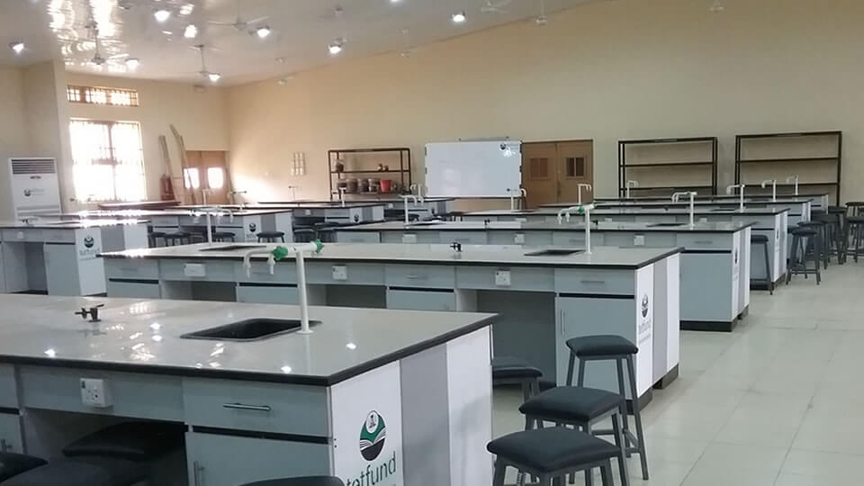 pharmaceuticals industry equipment supplying